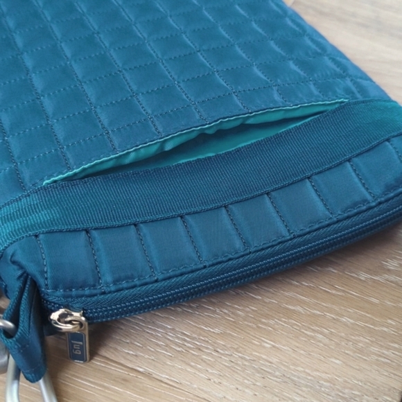 **SOLD**NWOT Lug Quilted Crossbody Bag - Picture 5 of 10